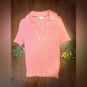 Pink v-neck knit short sleeved shirt